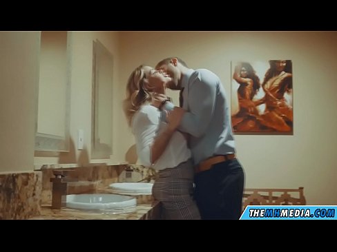 ❤️ Kapag ang isang busty blonde seduces sa isang pampublikong banyo ❤️❌ Porno sa tl.verhentai.ru ️❤